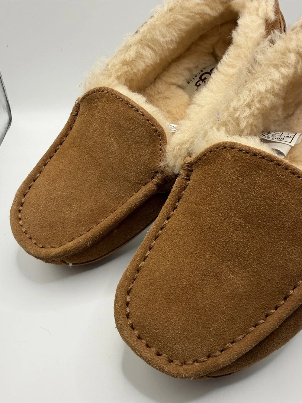 UGG Kids Ascot Sheepskin Slippers - Unisex US Size 4 Indoor - Cozy Comfort